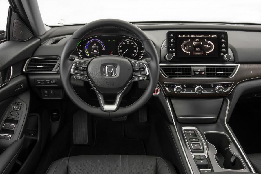 Торпедо Honda Accord Touring Hybrid 2017 года  (NA) (фото 23 из 170)